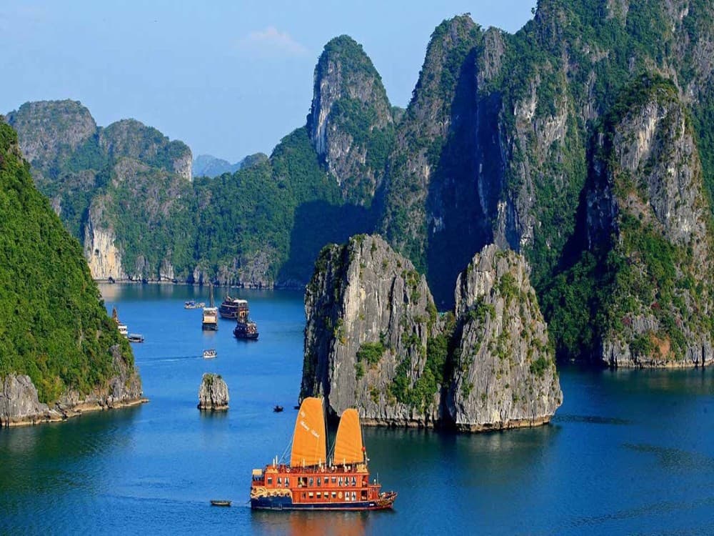 Is there anything to do in Ha Long City?