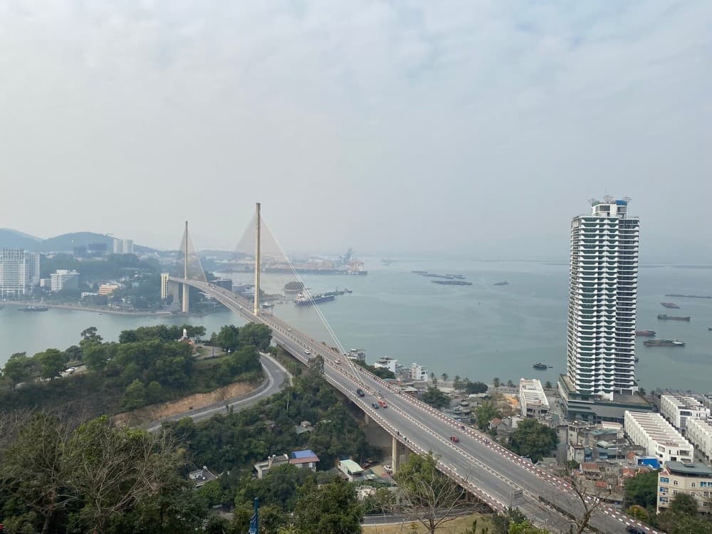 Is there anything to do in Ha Long City?