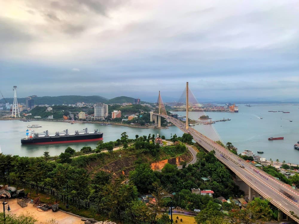 Is there anything to do in Ha Long City?