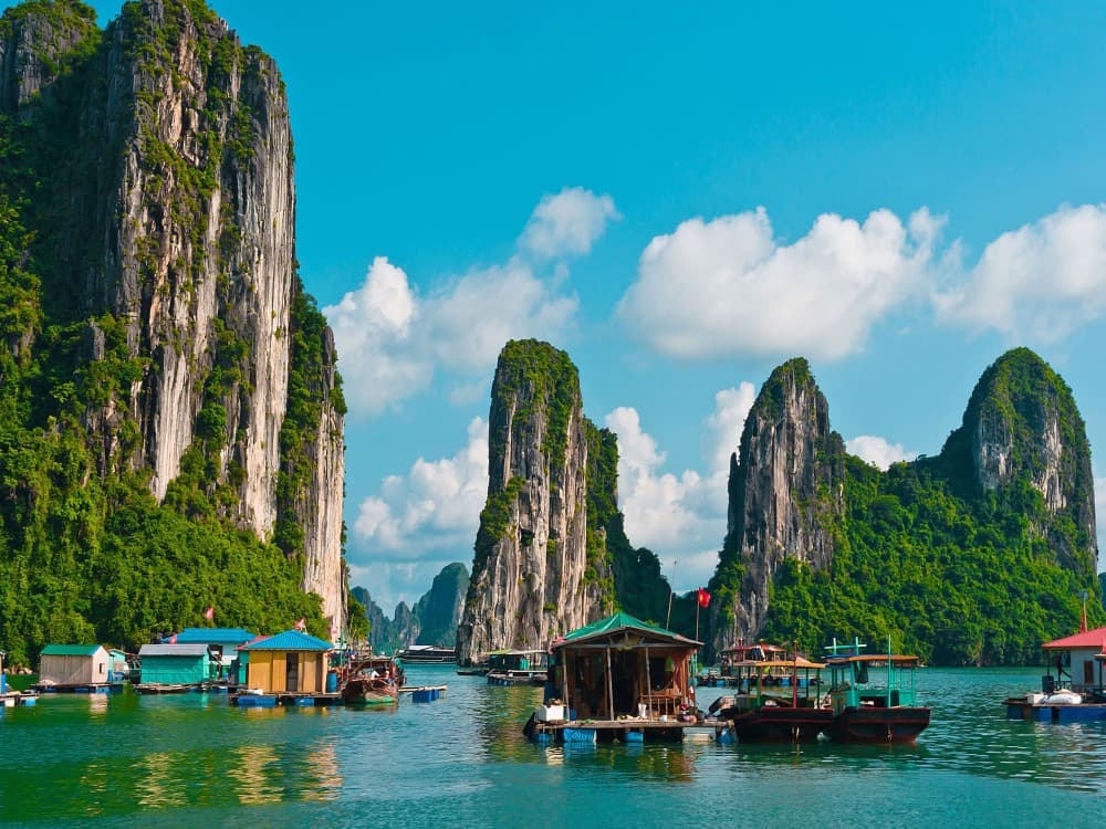 Is there anything to do in Ha Long City?