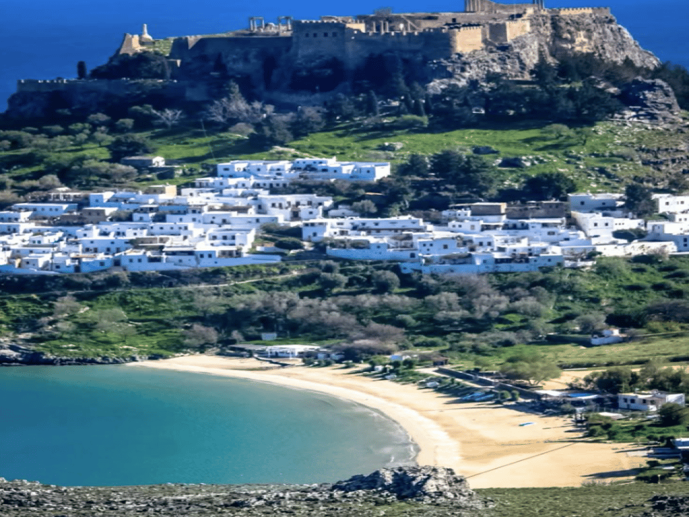 What is the best time of the year to visit Rhode Island?l