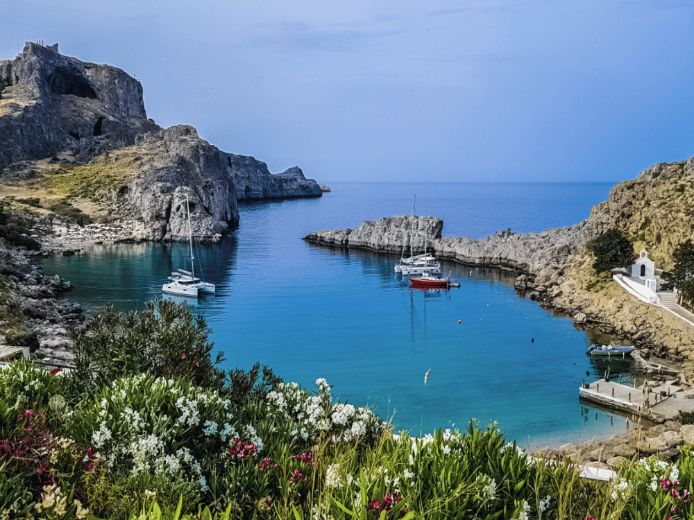 What is the best time of the year to visit Rhode Island?l