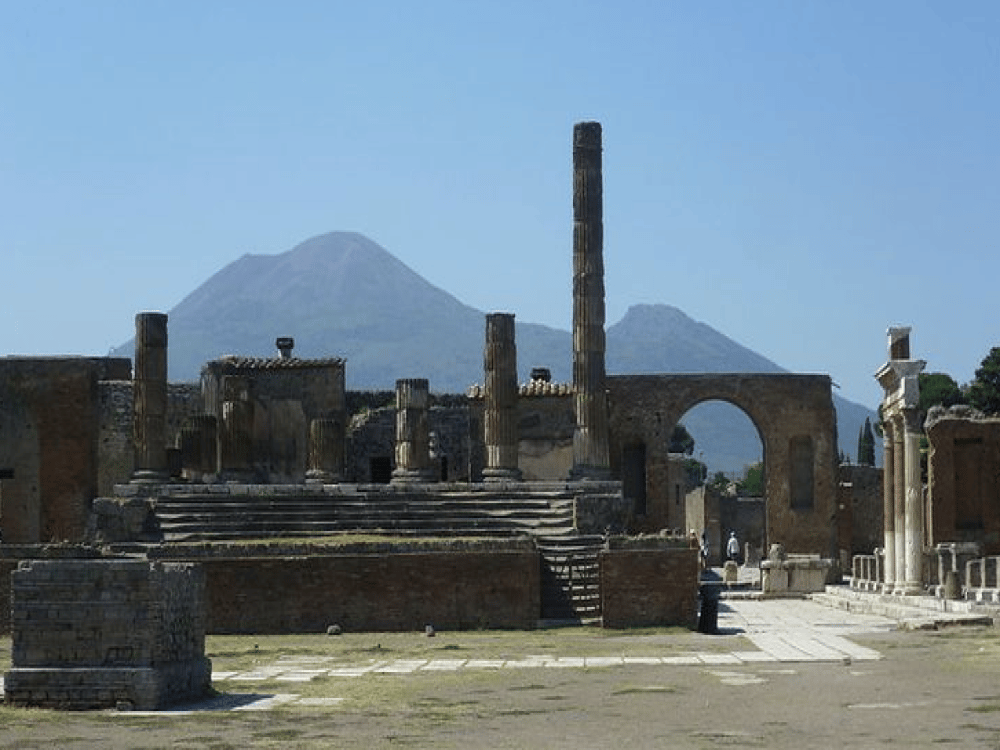Is There a Dress Code for Visiting Pompeii?