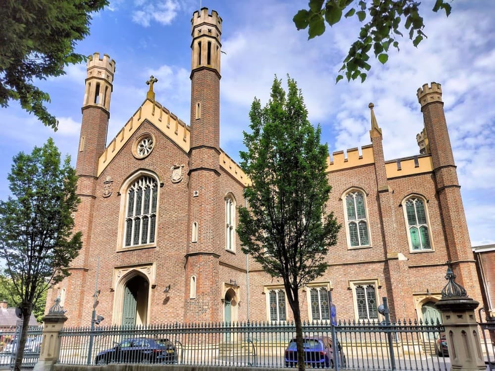 Belfast: St Malachy's Church | ®ExcursionMania