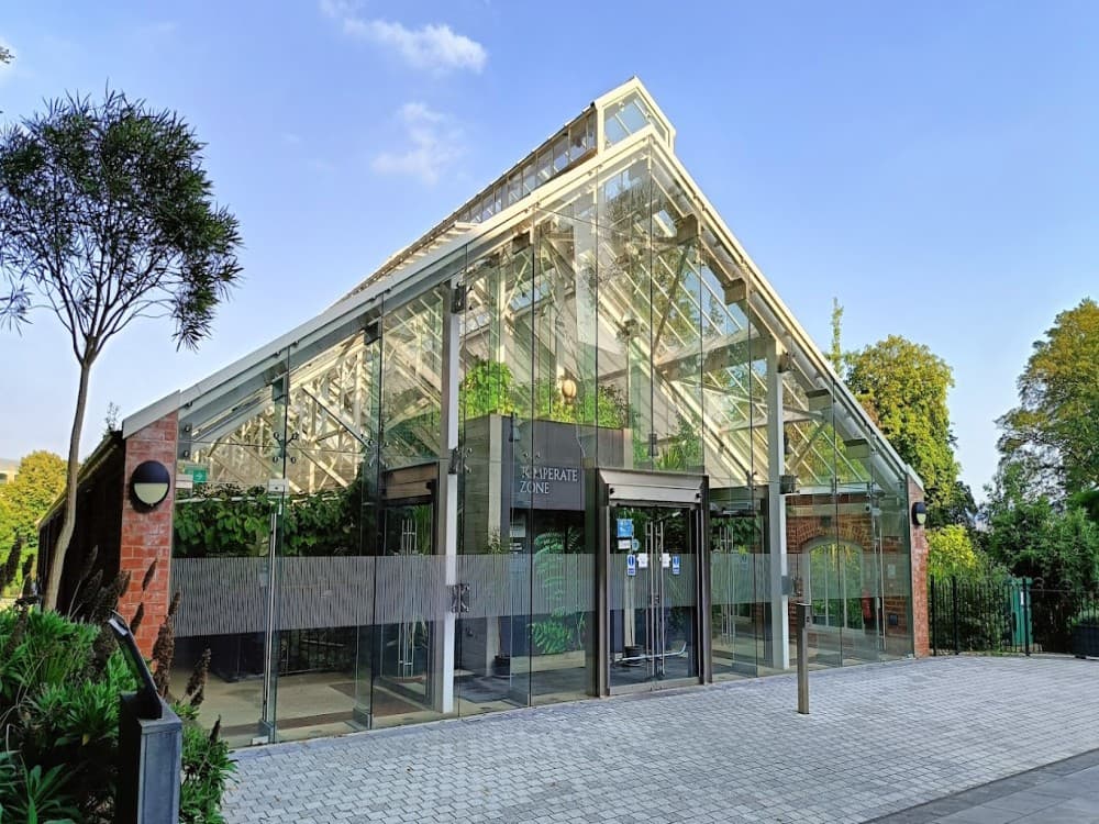 The Tropical Ravine House