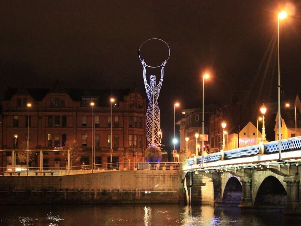 Belfast: Beacon of Hope | ®ExcursionMania