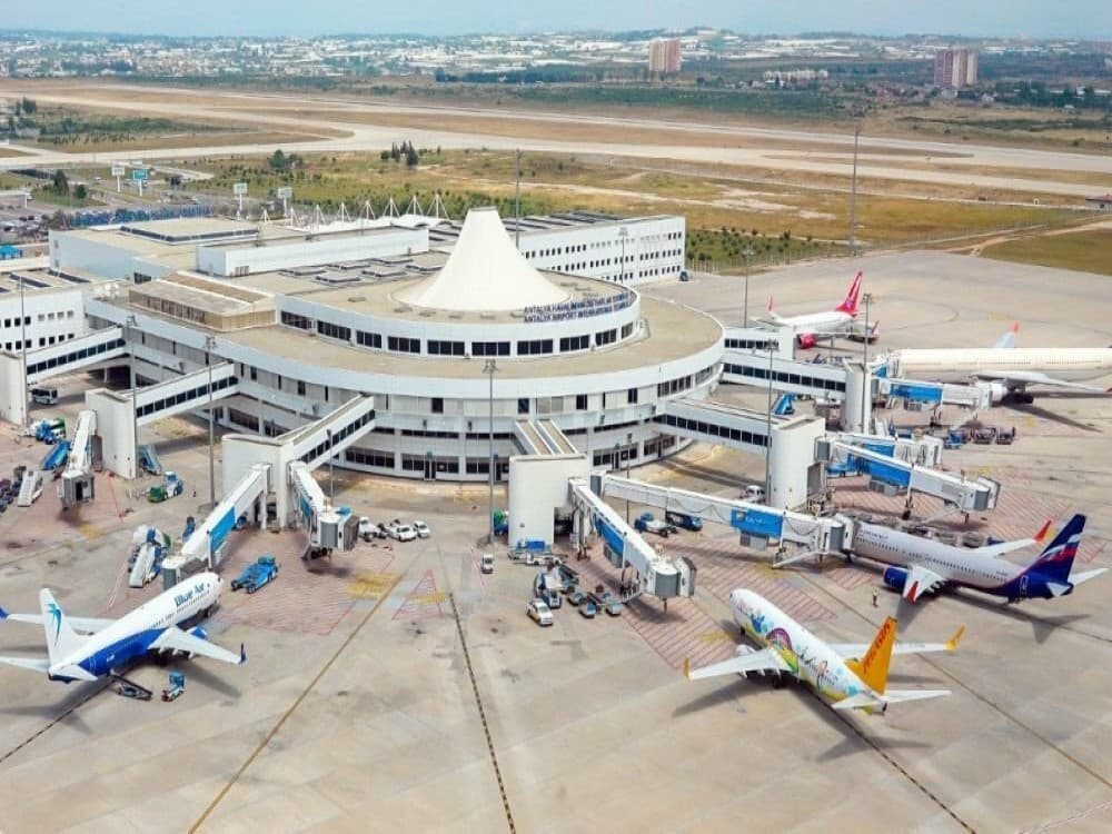 Which airport for Pamukkale?