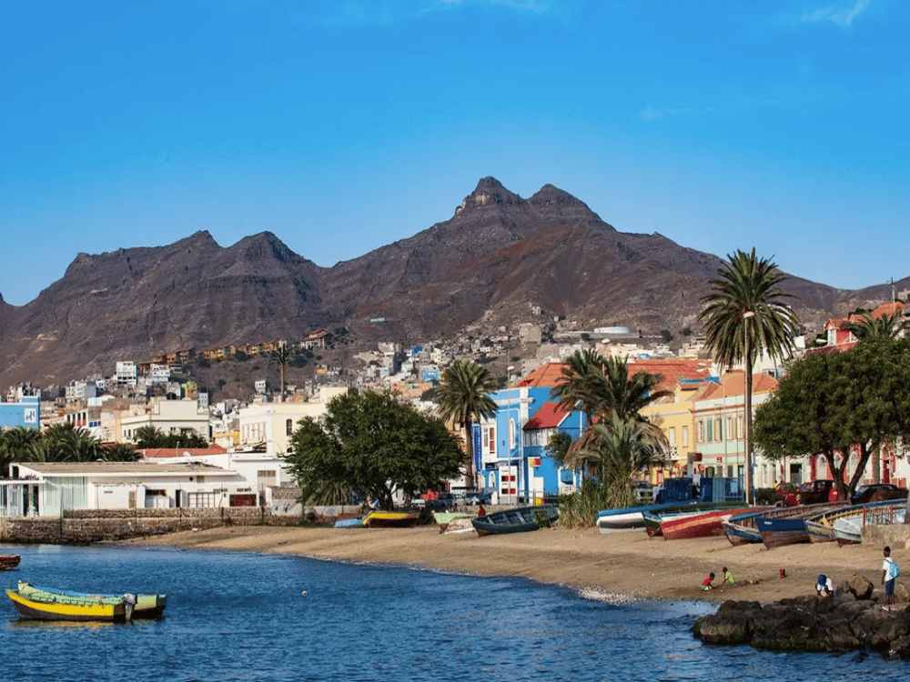 What is the Best Time to Visit São Vicente?