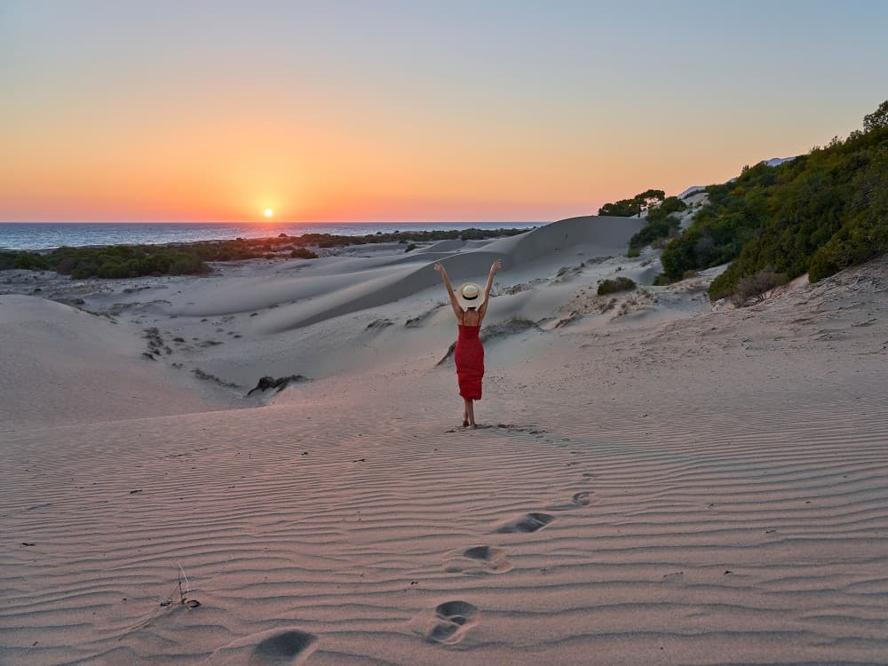 Does Antalya have sandy beaches?