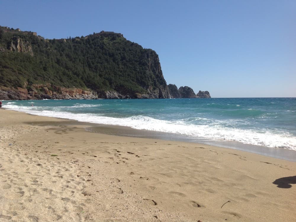 Does Antalya have sandy beaches?