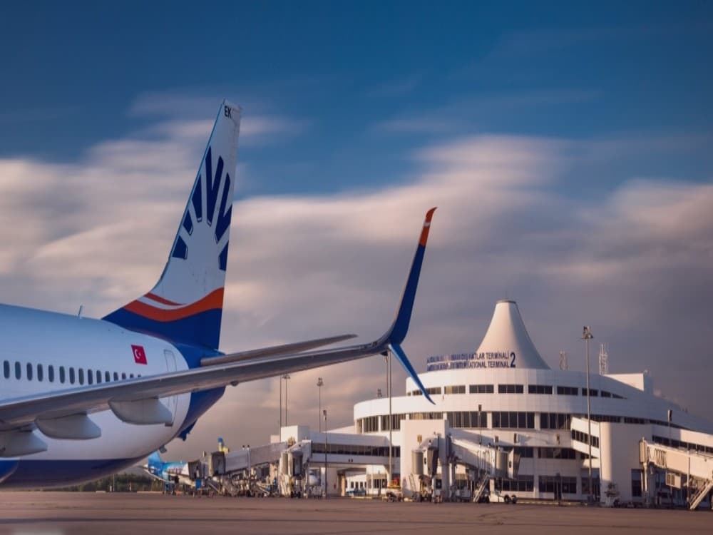 What airport is near Lara Beach?