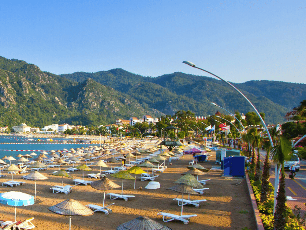 What Is the Hottest Month in Icmeler?