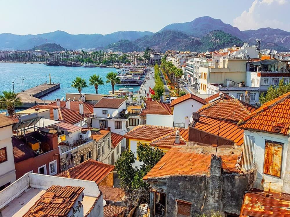Is it safe to walk around Marmaris?