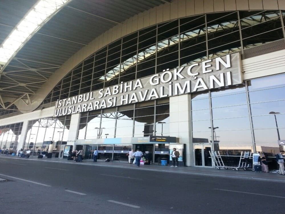 How many airports does Istanbul  have?