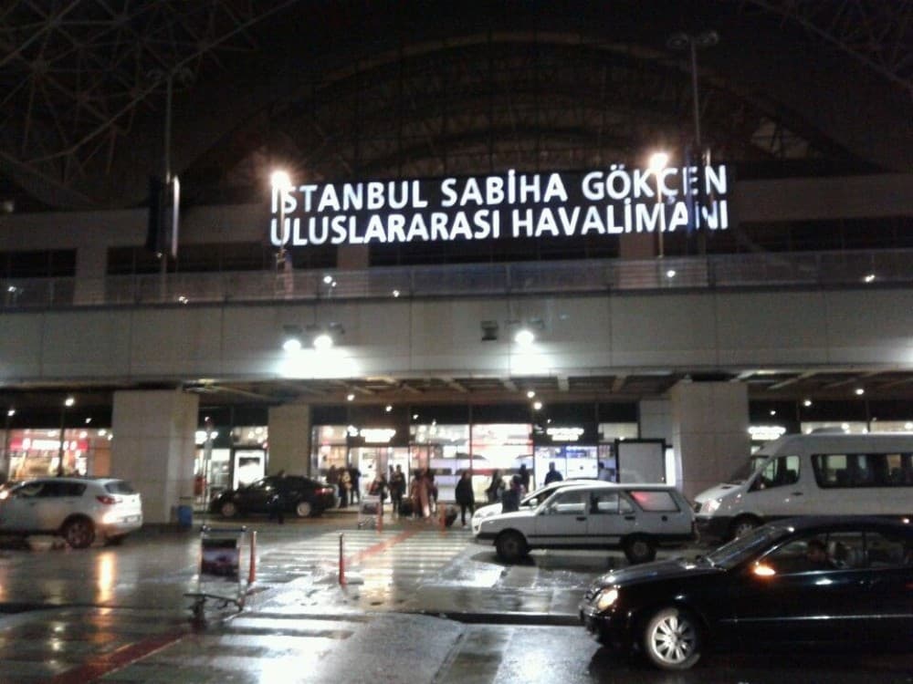 How many airports does Istanbul  have?