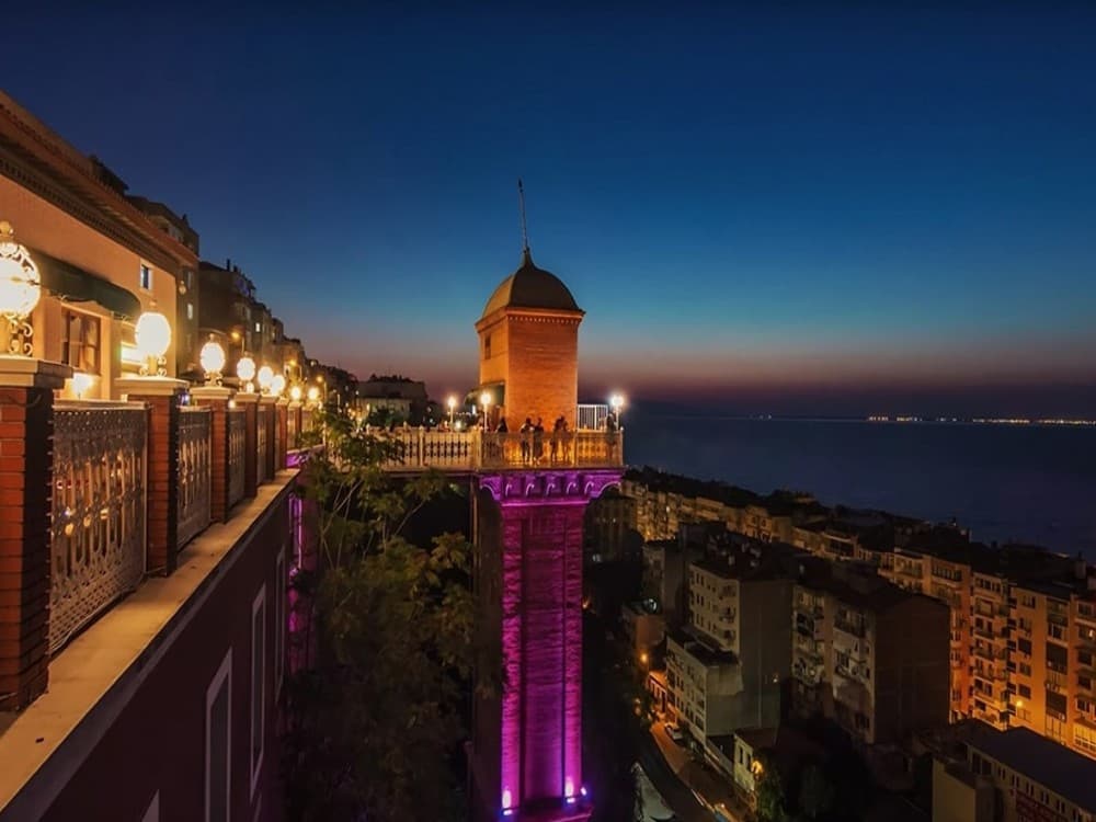 Is English Spoken in Izmir?