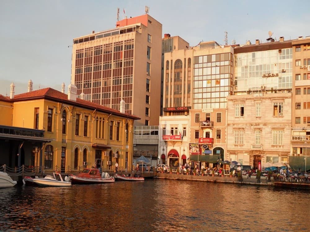 What is the best part of Izmir to stay in?