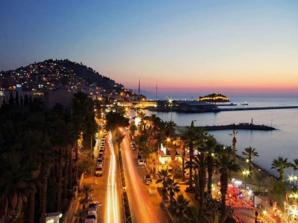 Are sun loungers free in Kusadasi?