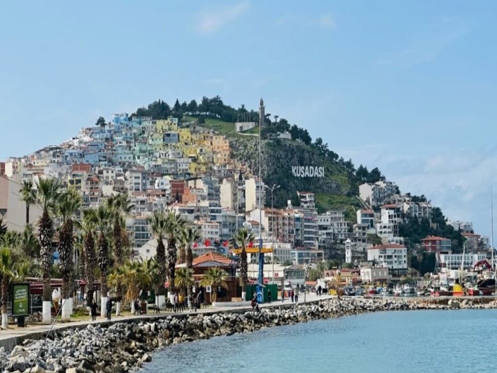 Are sun loungers free in Kusadasi?