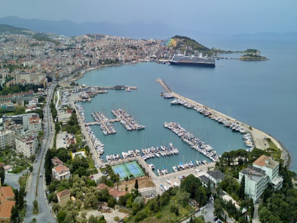 Which months are best for visiting Kusadasi?