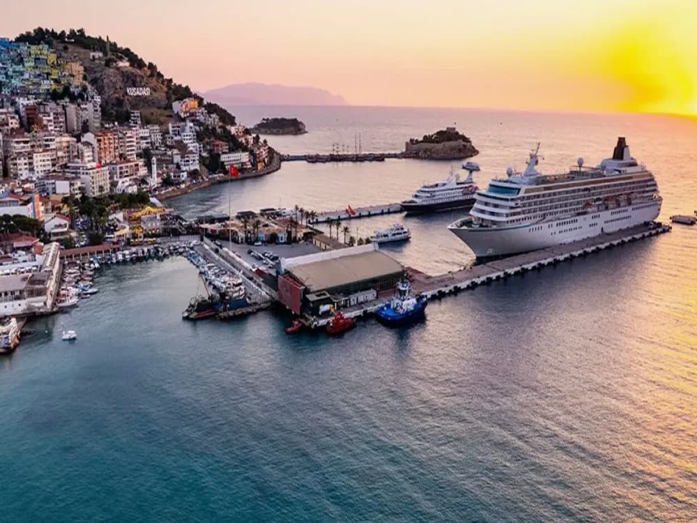 Which months are best for visiting Kusadasi?