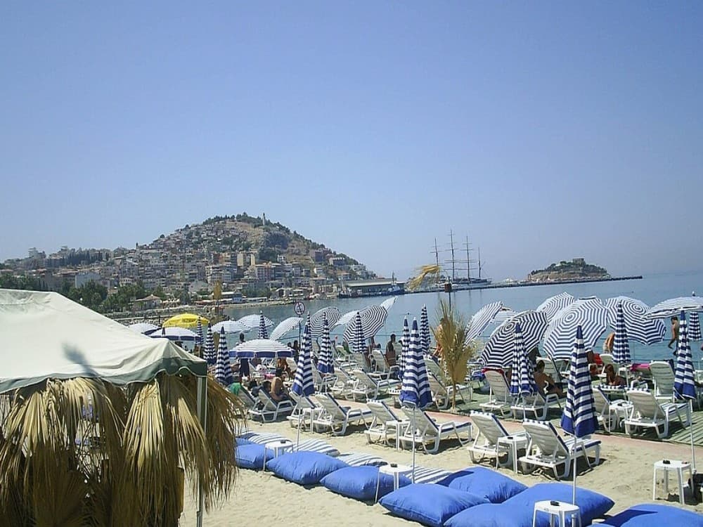 Which months are best for visiting Kusadasi?