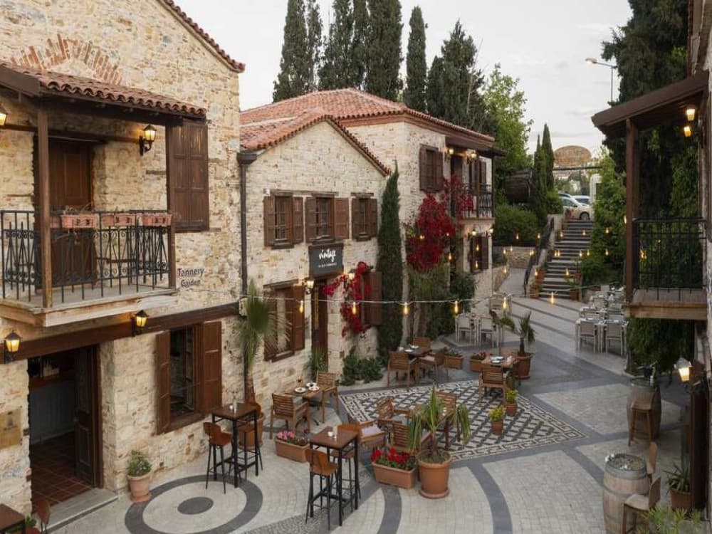 When is the best time to go swimming in Kusadasi?