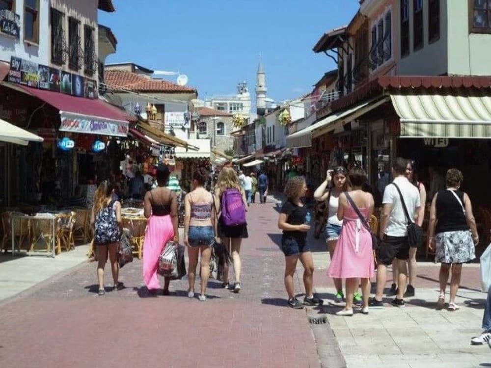 When is the best time to go swimming in Kusadasi?