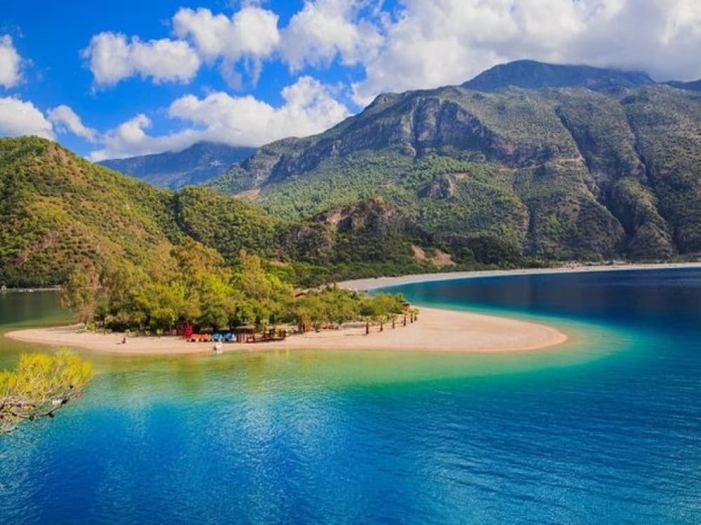 When is the best time to visit Oludeniz?