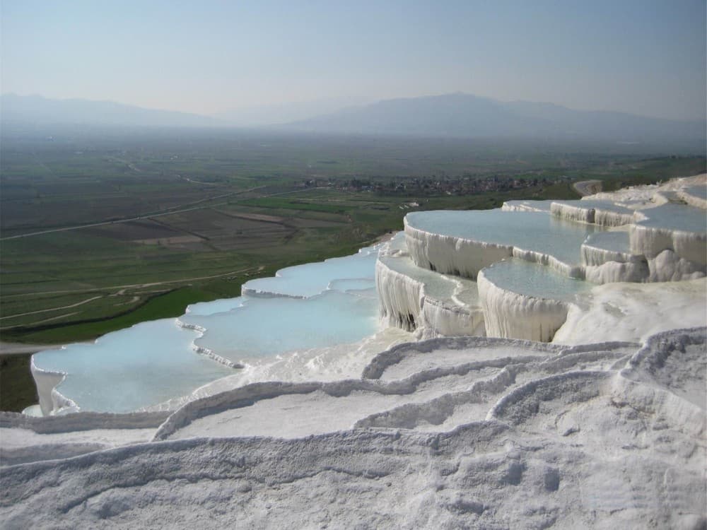 Can you swim in Pamukkale thermal pools?