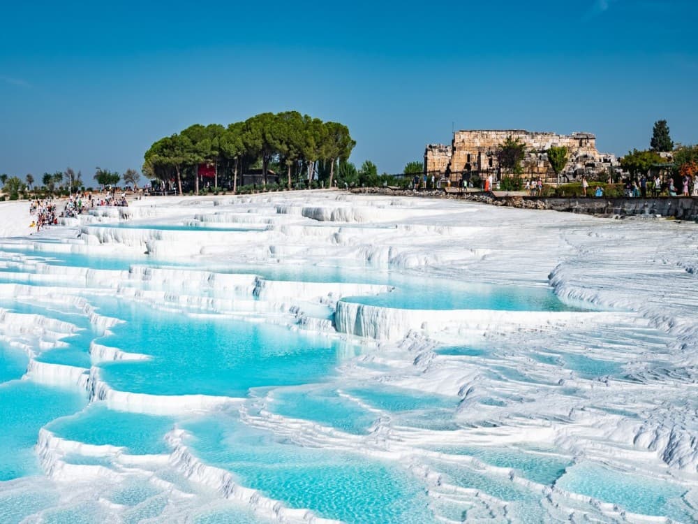 Can you swim in Pamukkale thermal pools?
