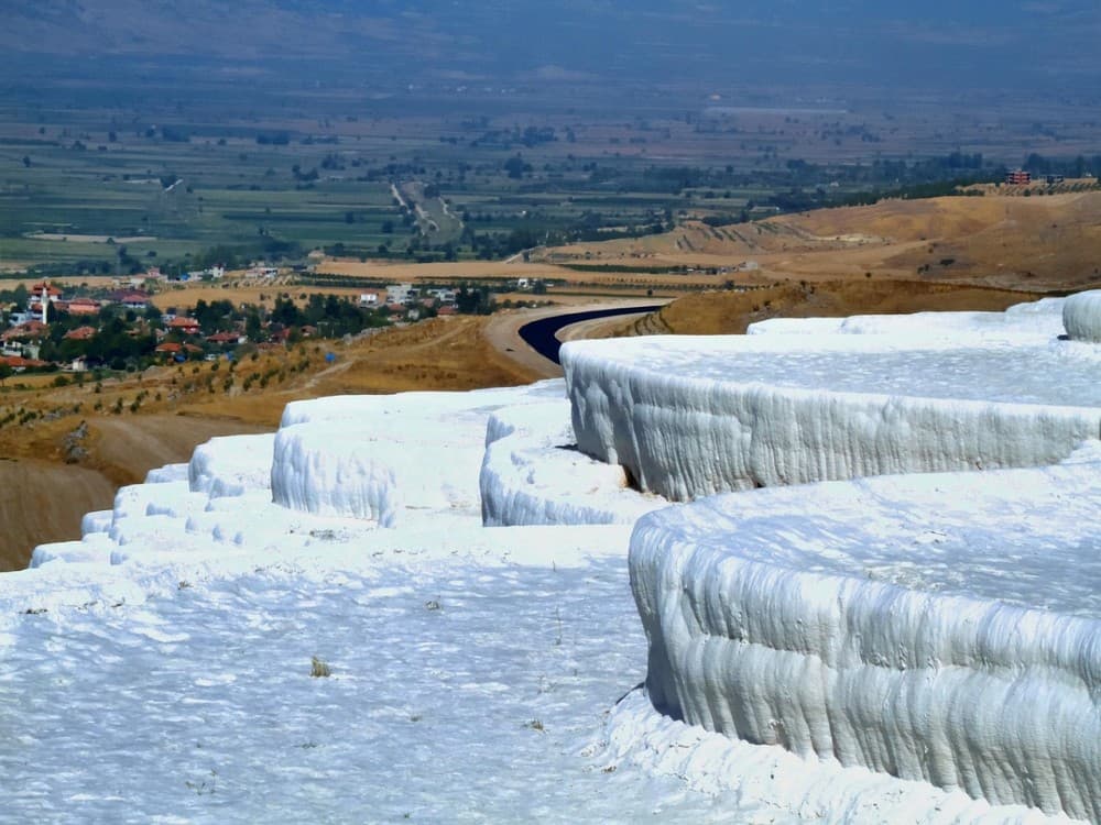 Can you swim in Pamukkale thermal pools?