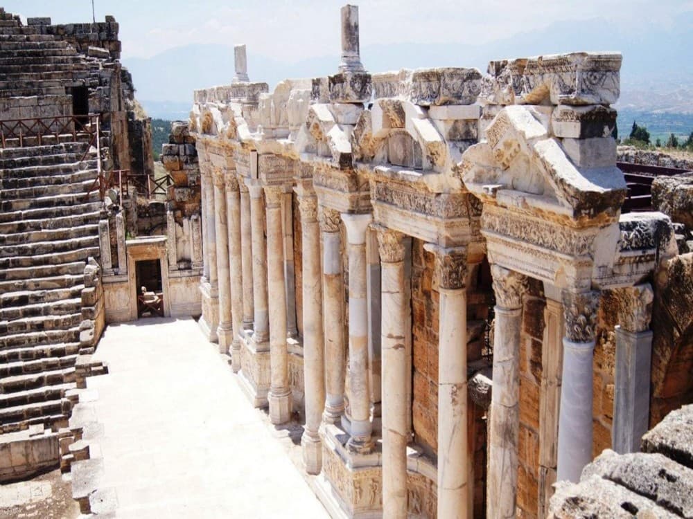 What are the natural wonders of Pamukkale?