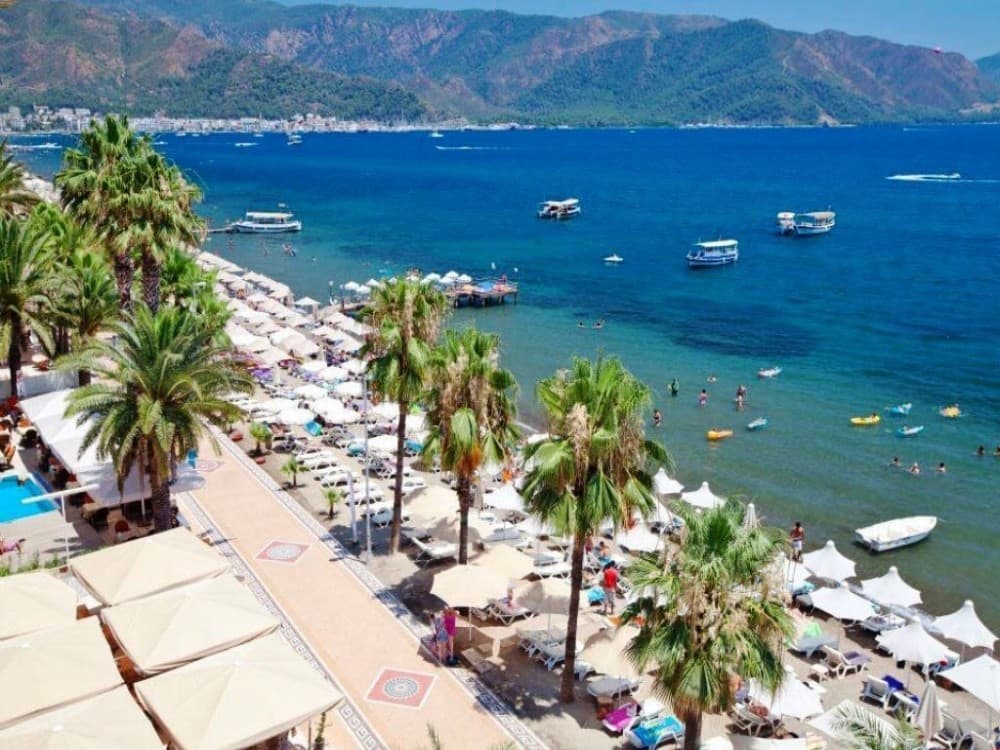 Does Icmeler have sandy beaches?