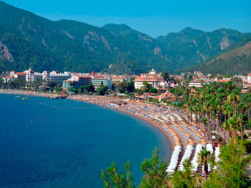 Does Icmeler have sandy beaches?