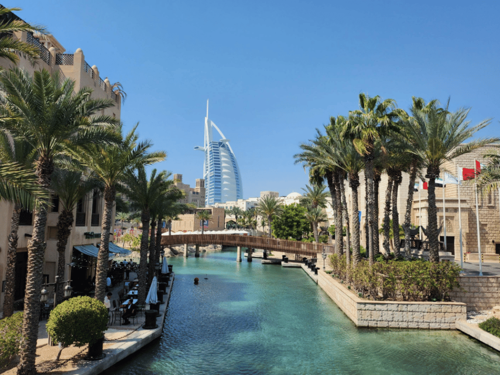 What is the cheapest month to go to Dubai?