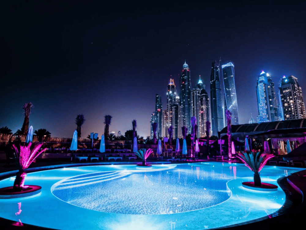 What do people do at night in Dubai?