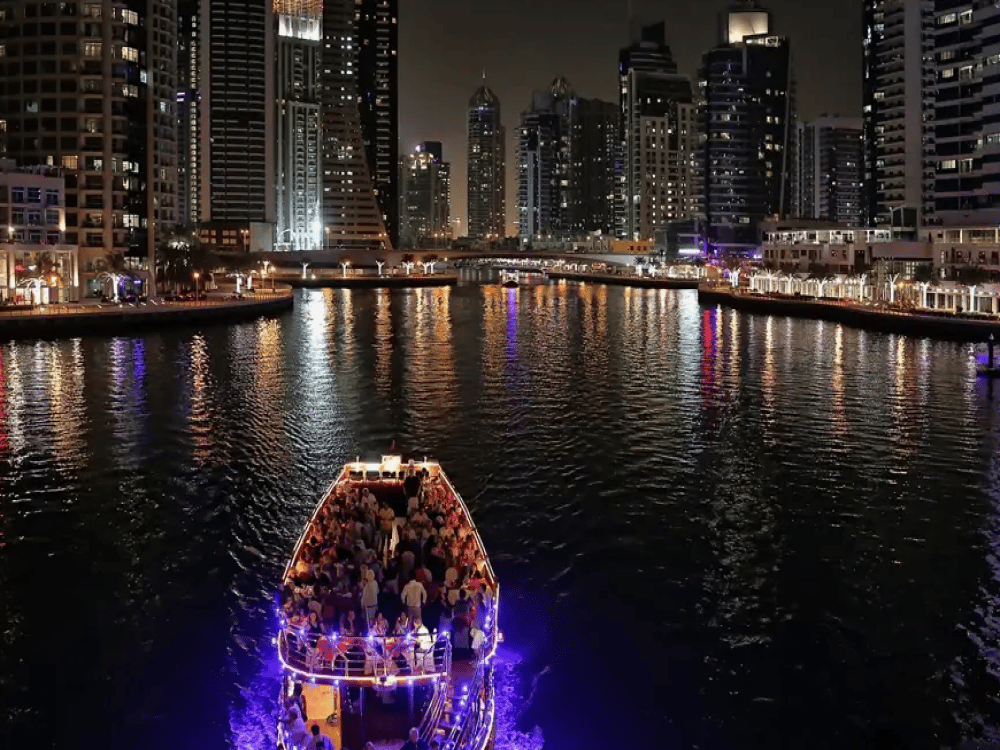 What do people do at night in Dubai?