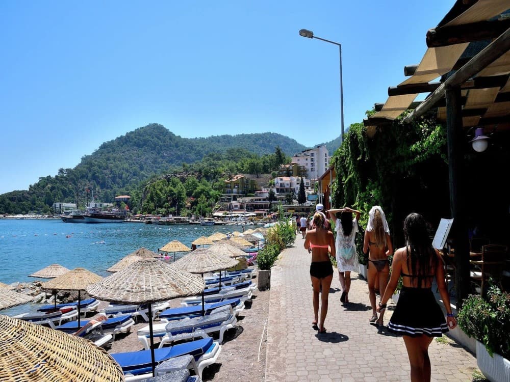 Does Turunc have sandy beaches?