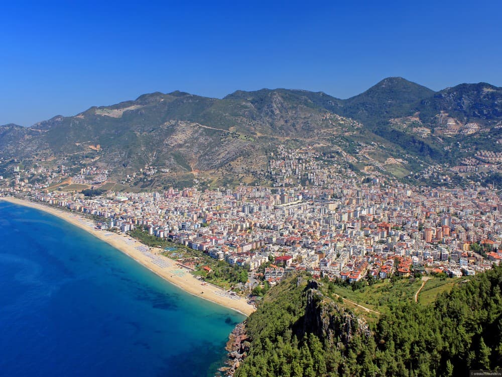 Which is better Antalya or Alanya?