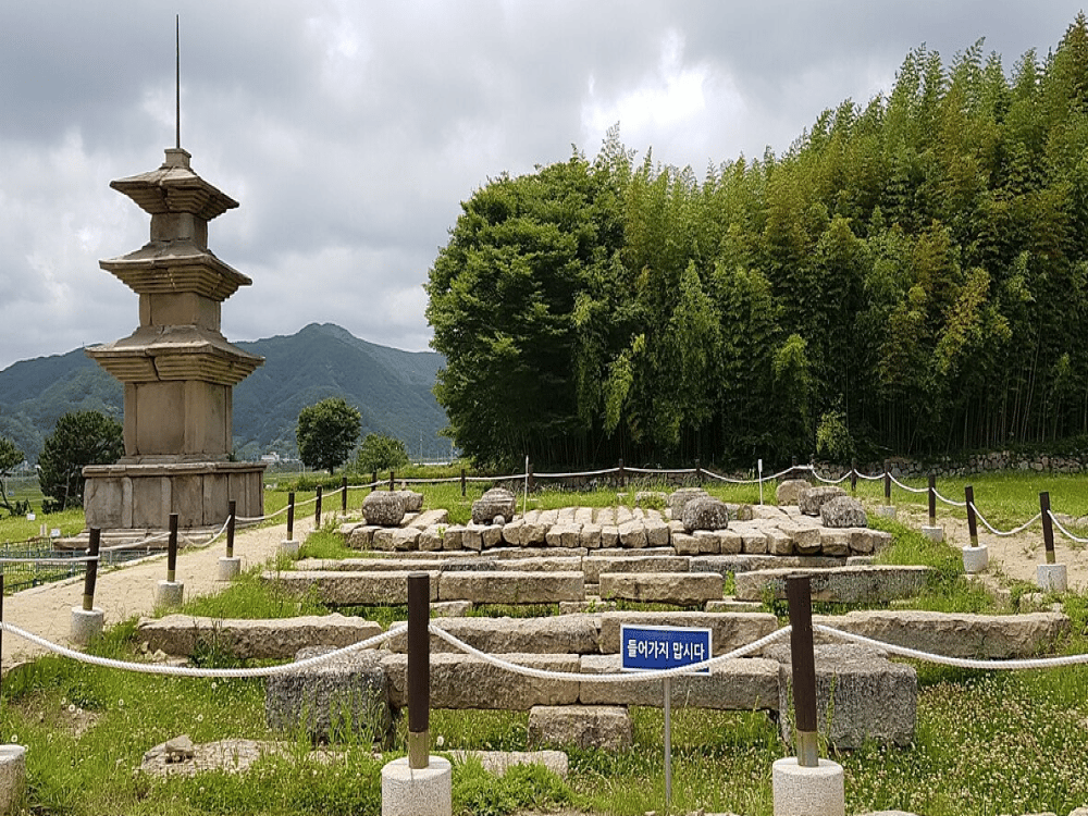 Gyeongju: Gameunsa Temple Site | ®ExcursionMania