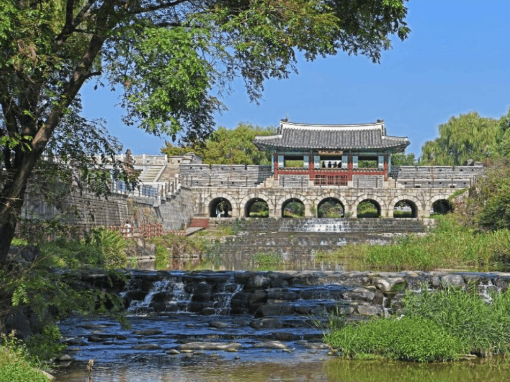 Suwon: Hwahongmun Gate | ®ExcursionMania