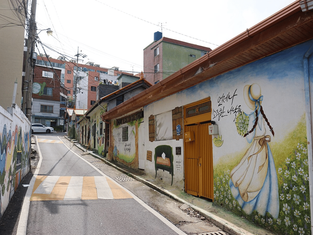 Haenggung-dong Mural Village