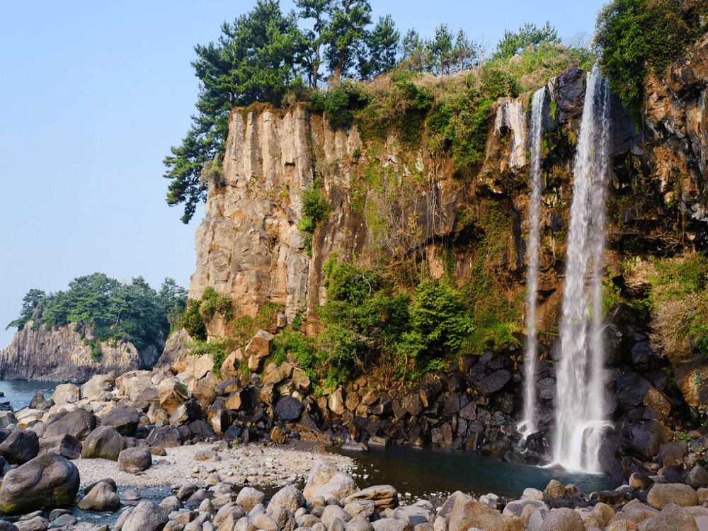 Jeju: Jeongbang Waterfall | ®ExcursionMania
