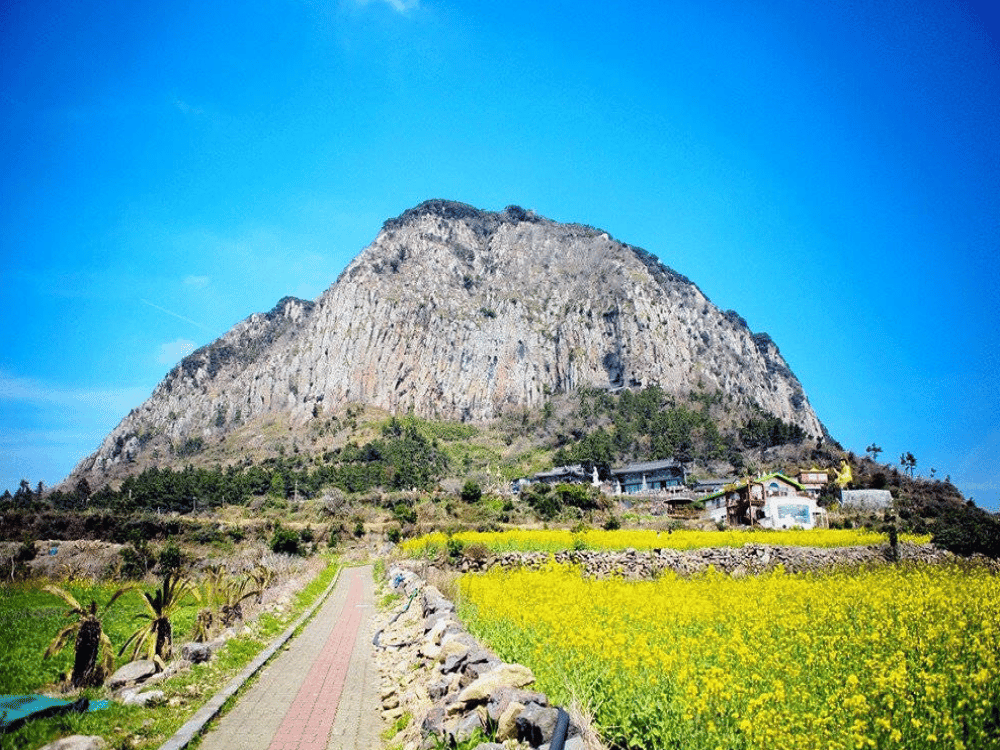 Jeju: Sanbangsan | ®ExcursionMania