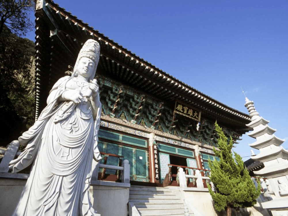 Jeju: Sanbanggulsa Temple | ®ExcursionMania