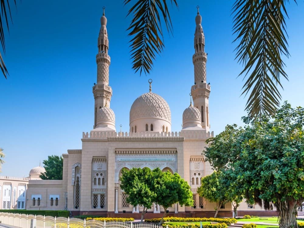 Exploring Dubai’s Cultural Side: Museums, Mosques, and Historical Neighborhoods