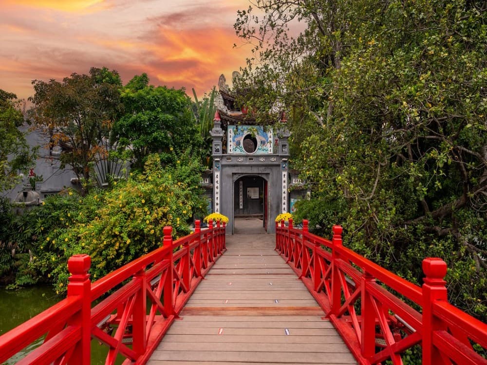 Hanoi : Hoan Kiem Lake and Ngoc Son Temple | ®ExcursionMania