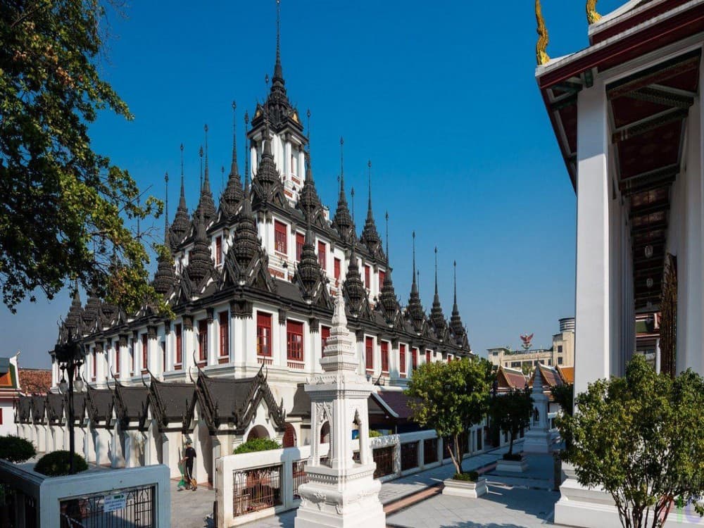 Wat Ratchanatdaram Woravihara (Loha Prasat)