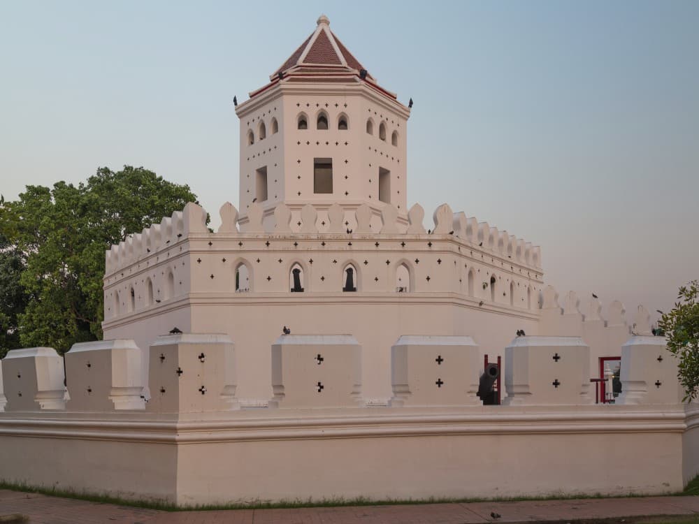 Phra Sumen Fort